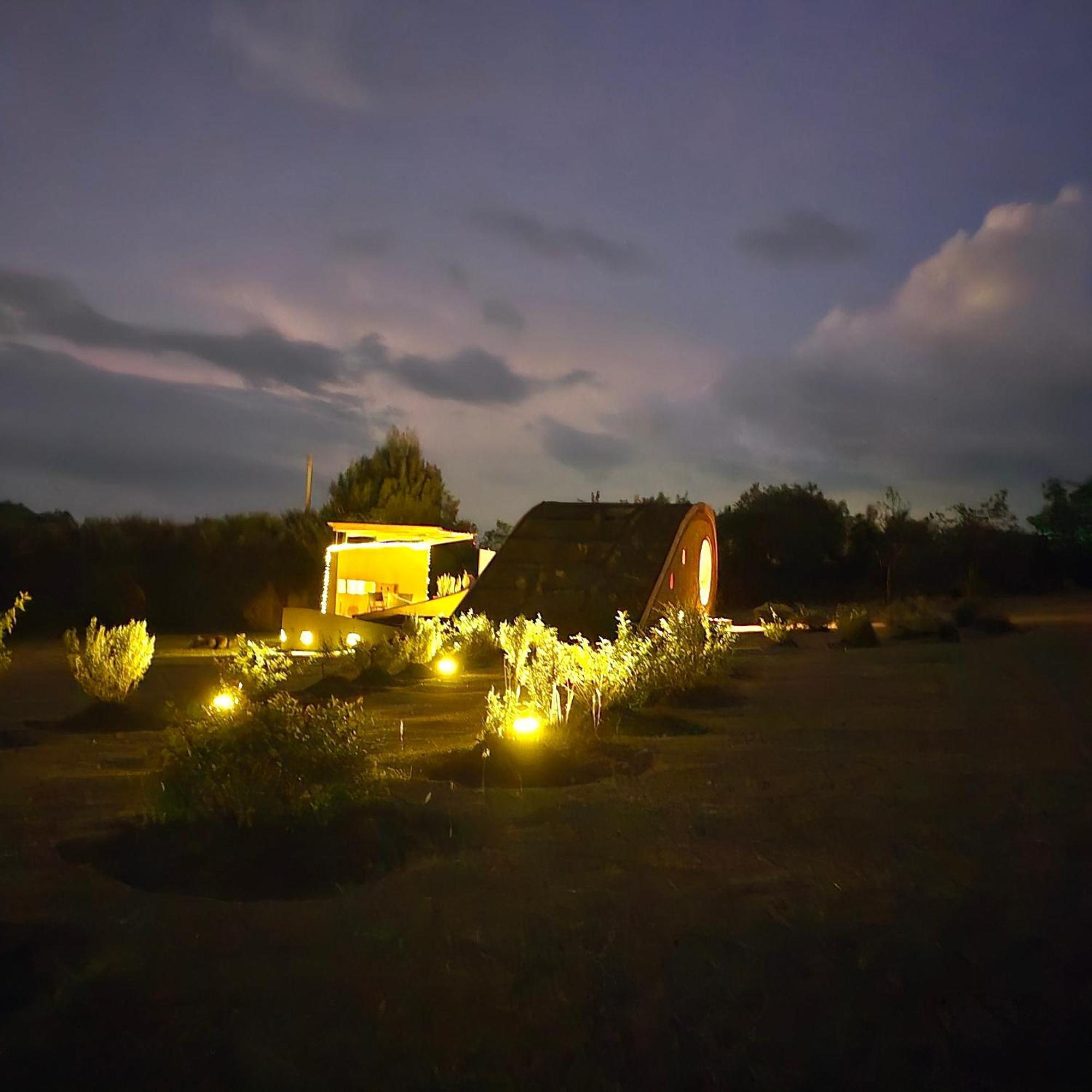 Hotel, Glampings Y Magic