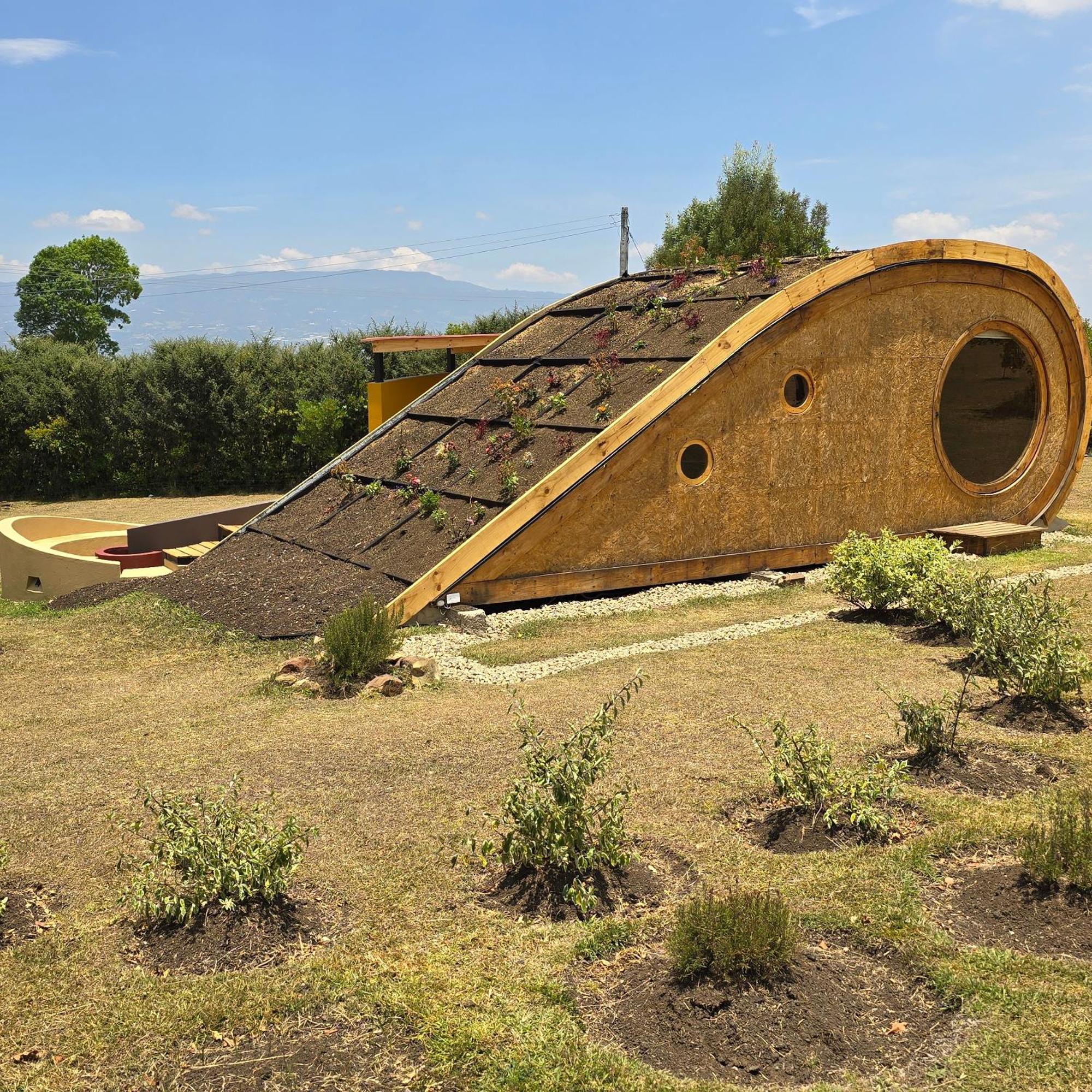 Chalet Hotel, Glampings Y Magic *