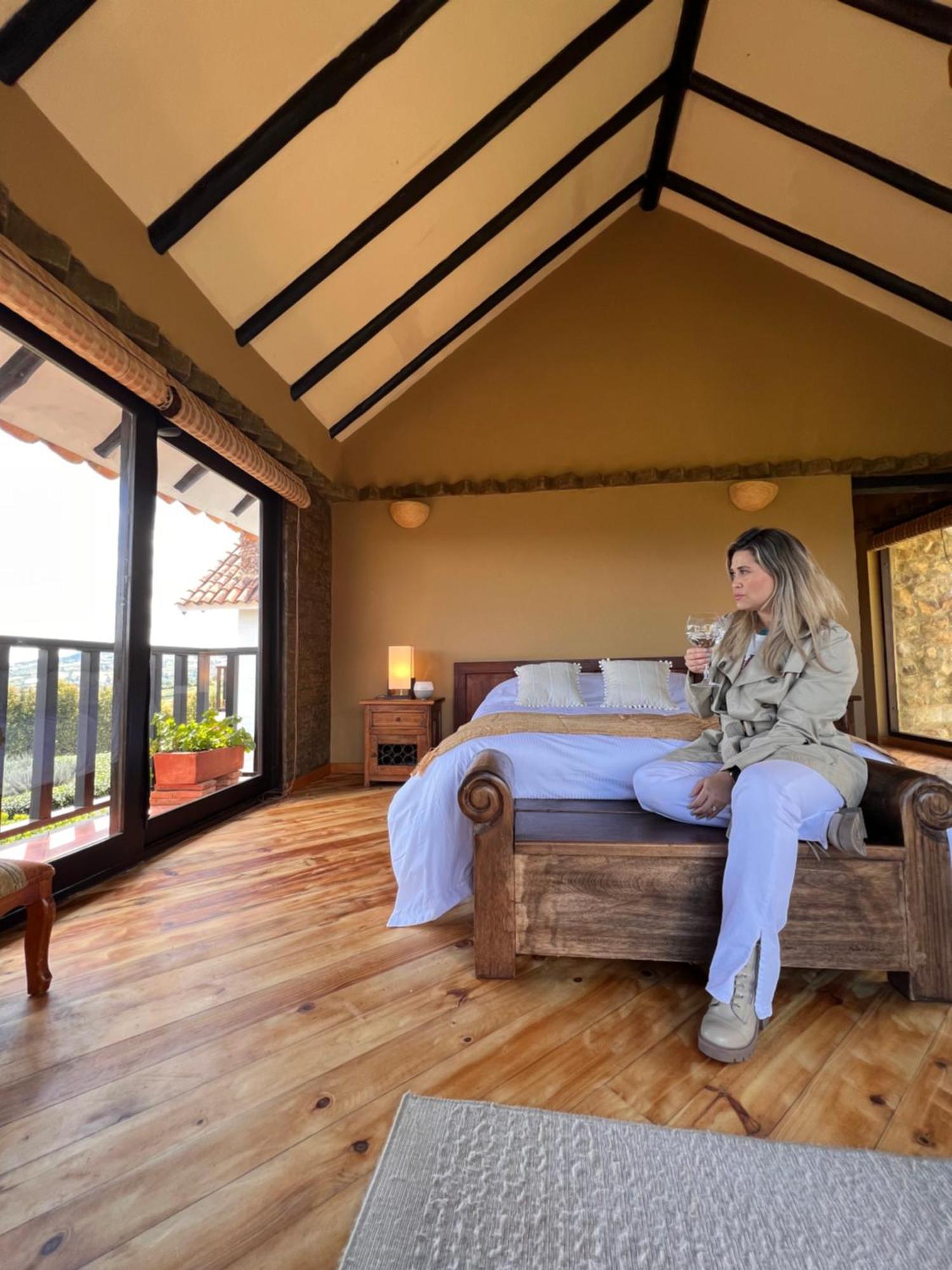 Chalet Hotel, Glampings Y Magic