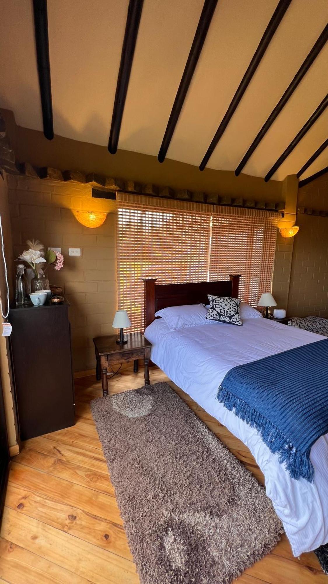 Chalet Hotel, Glampings Y Magic